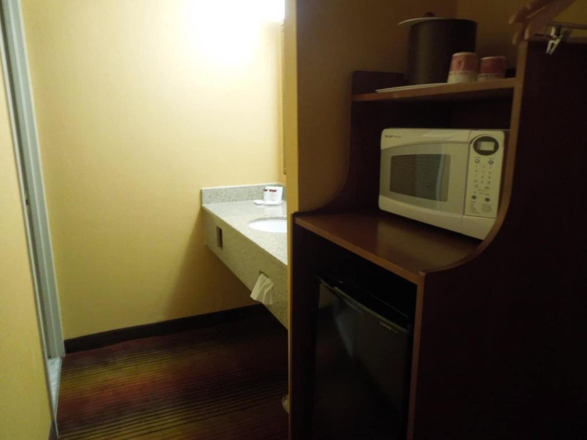 รามาดา บาย วินด์แฮม อีสต์ ออเรนจ์ Hotel อีสต์ออเรนจ์ ภายนอก รูปภาพ